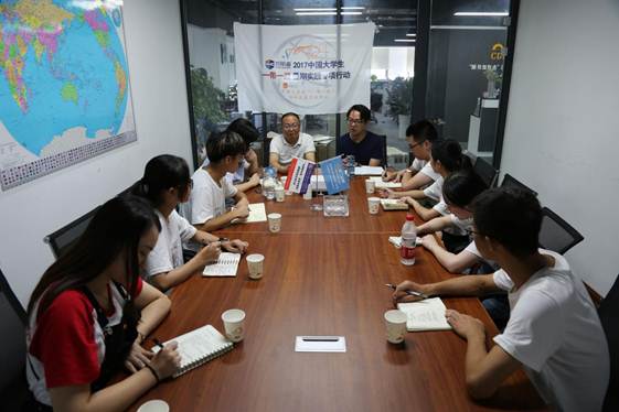 说明: 重庆领工云电子商务有限公司余总与永利集团3044官网欢迎您社会实践服务团 分享创业经历